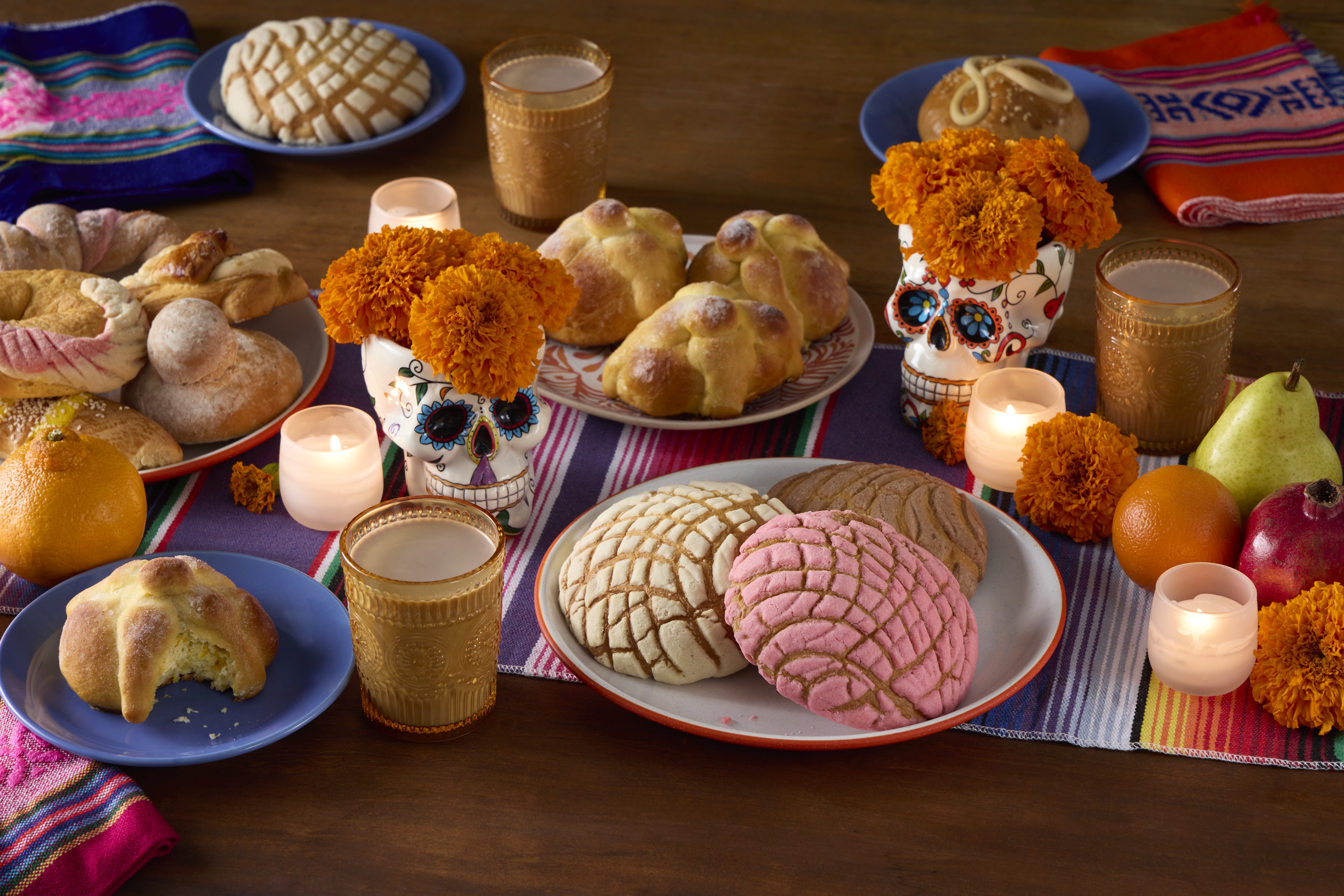 Table with tradition: Dia de Muertos